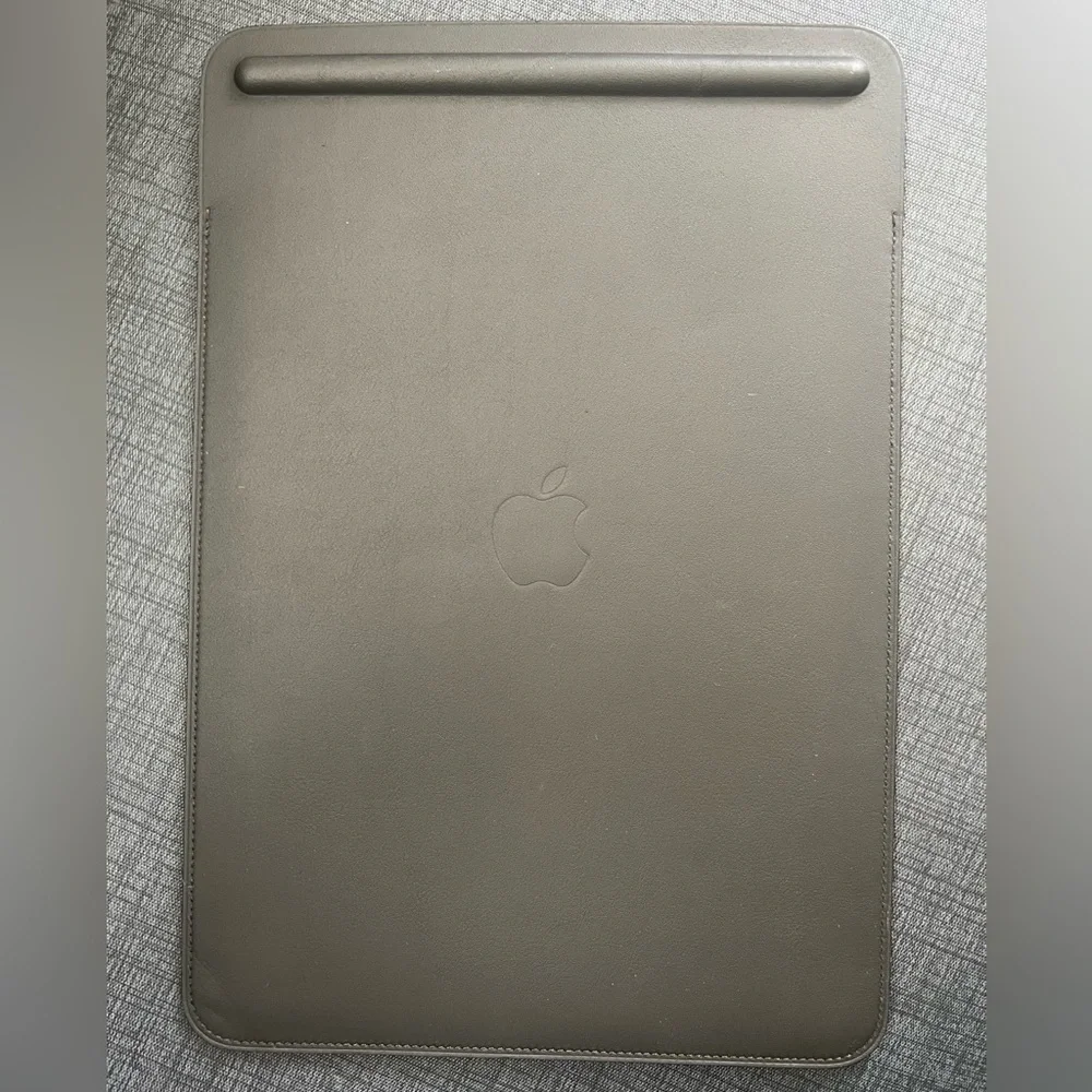 Apple leather sleeve for iPad 10.5 Pro.